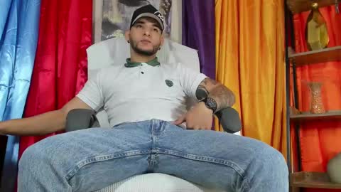 Snapshot of iandygrasso chatting on February 22, 12:51 pm iandygrasso online show from February 22, 12:51 pm