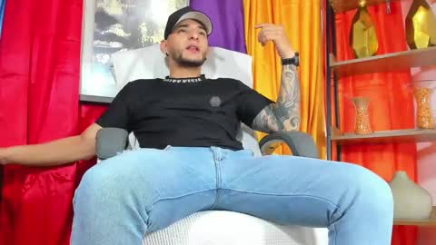Snapshot of iandygrasso chatting on February 23, 9:44 am iandygrasso online show from February 23, 9:44 am