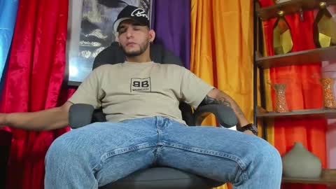 Snapshot of iandygrasso chatting on February 20, 11:31 am iandygrasso online show from February 20, 11:31 am