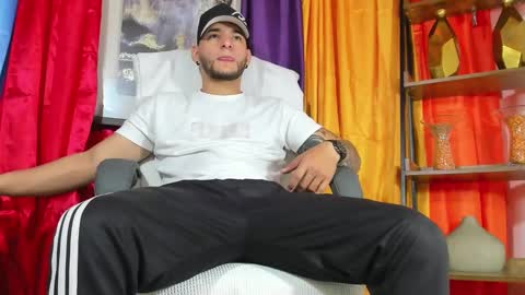 Snapshot of iandygrasso chatting on February 19, 10:56 am iandygrasso online show from February 19, 10:56 am