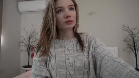 Danielle online show from February 9, 8:32 am