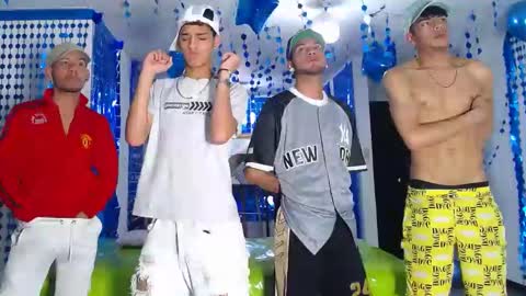 THOMAS AND DAMIAND online show from January 11, 8:54 pm