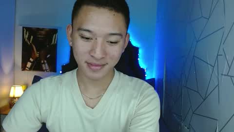 Snapshot of iconicmateo chatting on March 12, 7:04 pm Mateo online show from March 12, 7:04 pm