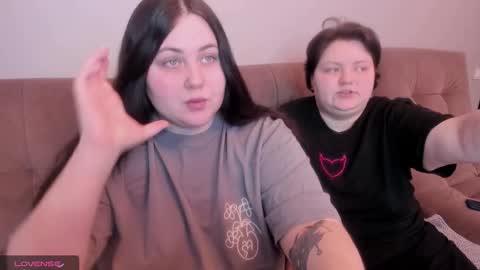 Snapshot of ihaveasecret_ chatting on February 9, 5:43 pm Alice online show from February 9, 5:43 pm