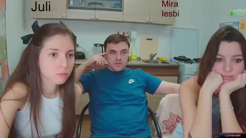Julia and Mira online show from January 8, 4:00 pm