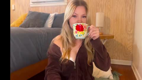 cassie online show from December 4, 9:18 pm
