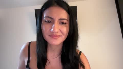 Snapshot of im_dayana chatting on February 17, 11:33 pm instagram online show from February 17, 11:33 pm