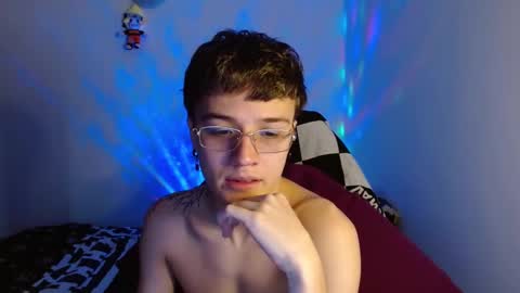 Snapshot of im_oliverpark chatting on March 4, 7:11 pm Oliver P online show from March 4, 7:11 pm