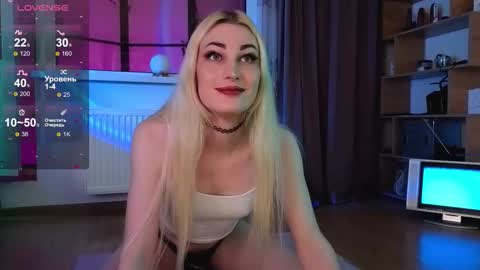 Snapshot of inchcaser chatting on September 10, 10:00 pm Dina Help me reach 100 likes online show from September 10, 10:00 pm
