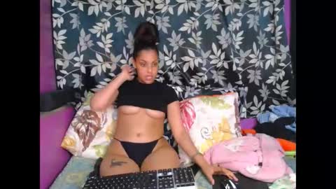 Snapshot of indianmaxine07 chatting on September 17, 6:22 pm indianmaxine07 online show from September 17, 6:22 pm