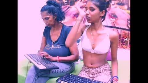 Snapshot of indiansexyslender4u2luv chatting on February 24, 9:32 am indiansexyslender4u2luv online show from February 24, 9:32 am