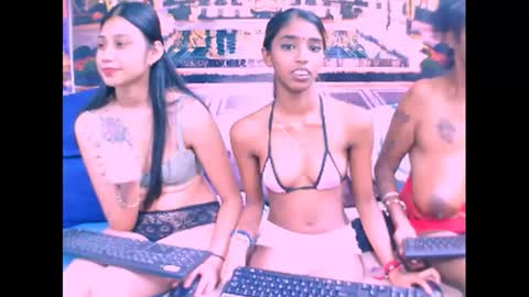 Snapshot of indiansexyslender4u2luv chatting on March 3, 9:11 am indiansexyslender4u2luv online show from March 3, 9:11 am
