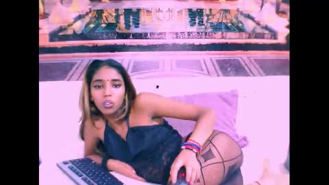 Snapshot of indiansexyslender4u2luv chatting on February 27, 9:18 am indiansexyslender4u2luv online show from February 27, 9:18 am
