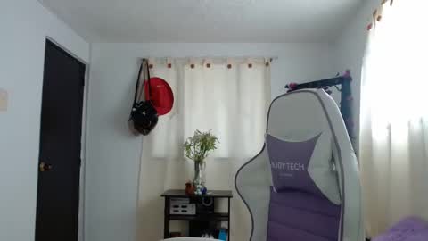 Snapshot of inocentheaven chatting on December 14, 3:58 pm Celeste online show from December 14, 3:58 pm