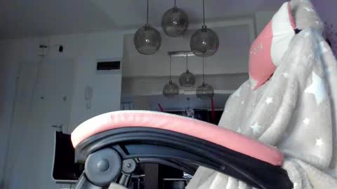 Snapshot of irenevon chatting on February 9, 3:34 pm Ir s room online show from February 9, 3:34 pm