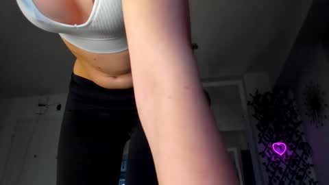Snapshot of irenevon chatting on February 21, 3:43 pm Ir s room online show from February 21, 3:43 pm