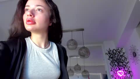 Snapshot of irenevon chatting on February 9, 6:01 am Ir s room online show from February 9, 6:01 am