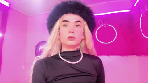 Snapshot of irina_lechera_ chatting on December 9, 12:19 pm Irina online show from December 9, 12:19 pm