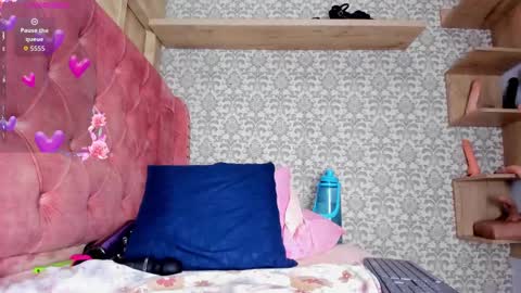 Snapshot of iris_charlotte chatting on September 14, 12:39 pm Hot Charlotte online show from September 14, 12:39 pm