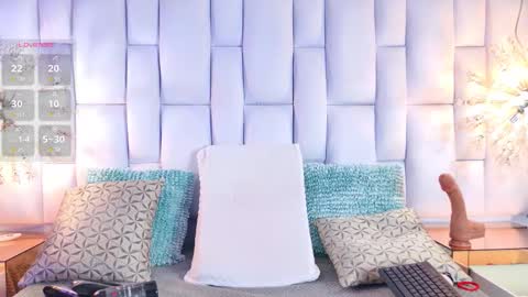 Snapshot of irissross chatting on September 19, 12:53 pm Iris online show from September 19, 12:53 pm