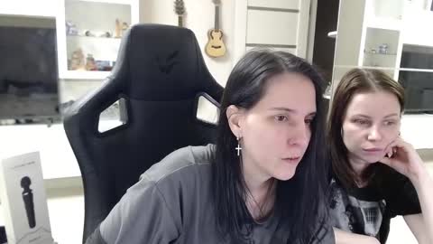 Snapshot of irwi_tomboy chatting on February 25, 3:42 am Irwi Tomboy online show from February 25, 3:42 am