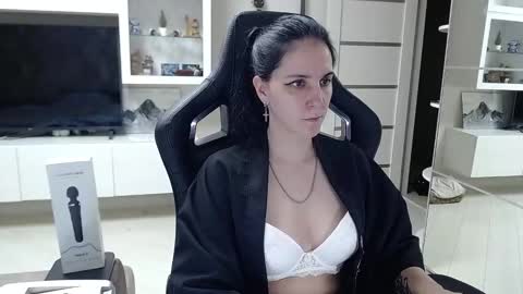 Snapshot of irwi_tomboy chatting on December 8, 12:57 am Irwi Tomboy online show from December 8, 12:57 am