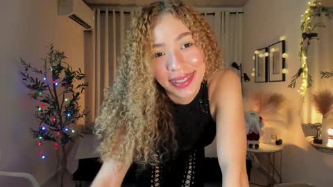 isa_____ online show from December 28, 11:16 pm