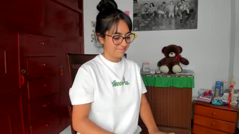 Snapshot of isabella22_1 chatting on December 3, 6:55 pm Isabella22 1 online show from December 3, 6:55 pm