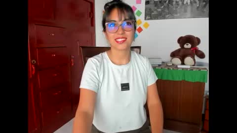 Snapshot of isabella22_1 chatting on December 4, 5:05 pm Isabella22 1 online show from December 4, 5:05 pm