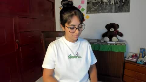 Snapshot of isabella22_1 chatting on December 3, 10:34 pm Isabella22 1 online show from December 3, 10:34 pm