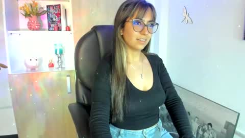 Snapshot of isabella22_1 chatting on February 17, 9:10 pm Isabella22 1 online show from February 17, 9:10 pm