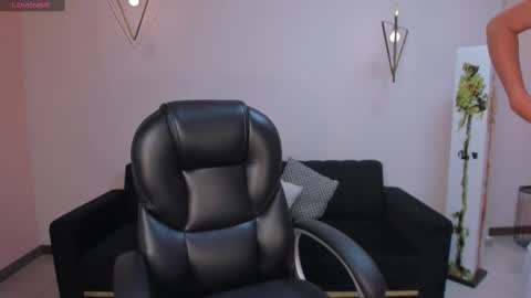 Isabella Kroft online show from March 8, 12:20 pm