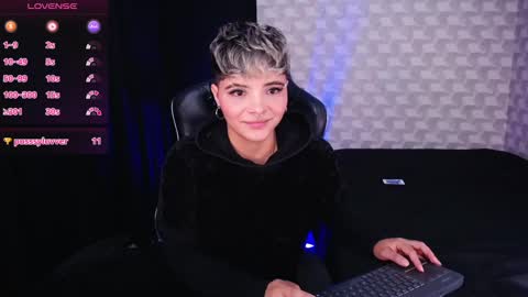 Snapshot of isabellamoutt chatting on February 14, 10:14 pm Isabella Mout online show from February 14, 10:14 pm