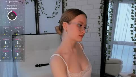Bella online show from February 28, 3:48 am