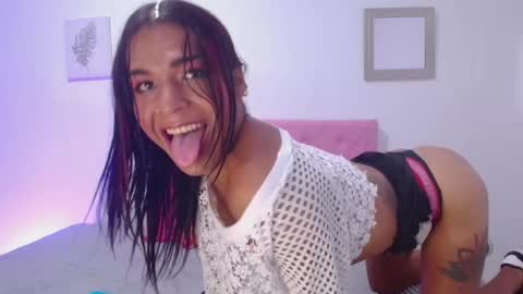 issa_kitty online show from March 11, 12:22 am