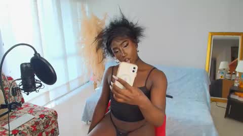 Snapshot of isseymz chatting on September 12, 11:56 am Iseey online show from September 12, 11:56 am