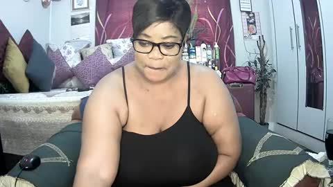 itumeleng74 online show from February 18, 3:52 pm