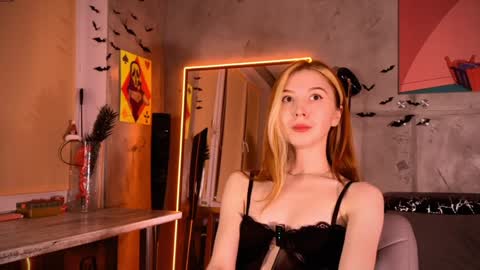 Snapshot of izi_fox chatting on February 7, 9:04 pm izi online show from February 7, 9:04 pm