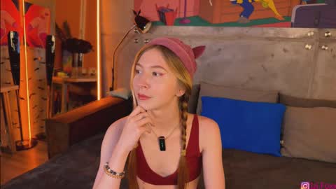 Snapshot of izi_fox chatting on September 18, 5:06 pm izi online show from September 18, 5:06 pm