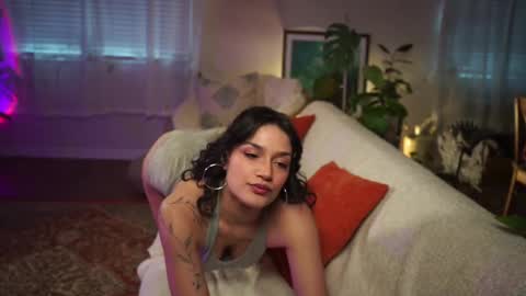 Snapshot of jadeperez_ chatting on February 22, 1:11 am Jade online show from February 22, 1:11 am