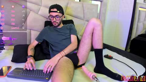 jakemagnus_ online show from January 24, 7:07 pm