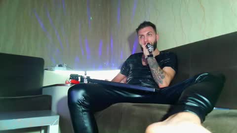 Snapshot of jamienoxus chatting on February 27, 2:57 am Robbie online show from February 27, 2:57 am