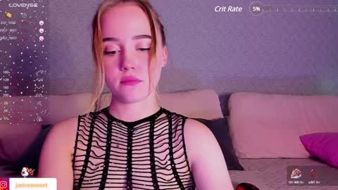 Snapshot of janice_sweet chatting on December 29, 2:38 am Janice online show from December 29, 2:38 am