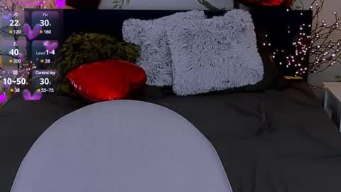 jeanniefox_ online show from February 19, 2:11 pm