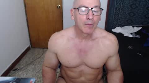 Snapshot of jefmuscletw chatting on September 22, 1:10 am brayam online show from September 22, 1:10 am
