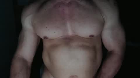Snapshot of jefmuscletw chatting on February 22, 3:23 am brayam online show from February 22, 3:23 am