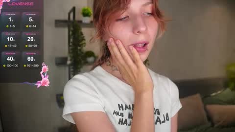 Snapshot of jeninedapinto chatting on September 9, 1:33 pm Hi everyone my name Kira online show from September 9, 1:33 pm