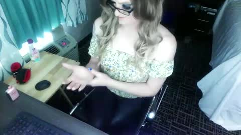 Snapshot of jennacd4life chatting on January 28, 5:56 pm Jenna Cross online show from January 28, 5:56 pm