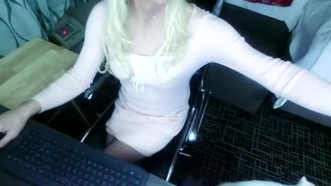 Snapshot of jennacd4life chatting on December 28, 3:26 am Jenna Cross online show from December 28, 3:26 am