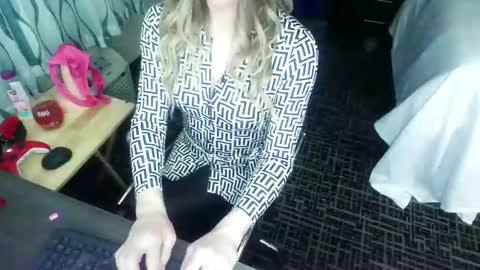 Snapshot of jennacd4life chatting on February 16, 9:27 pm Jenna Cross online show from February 16, 9:27 pm